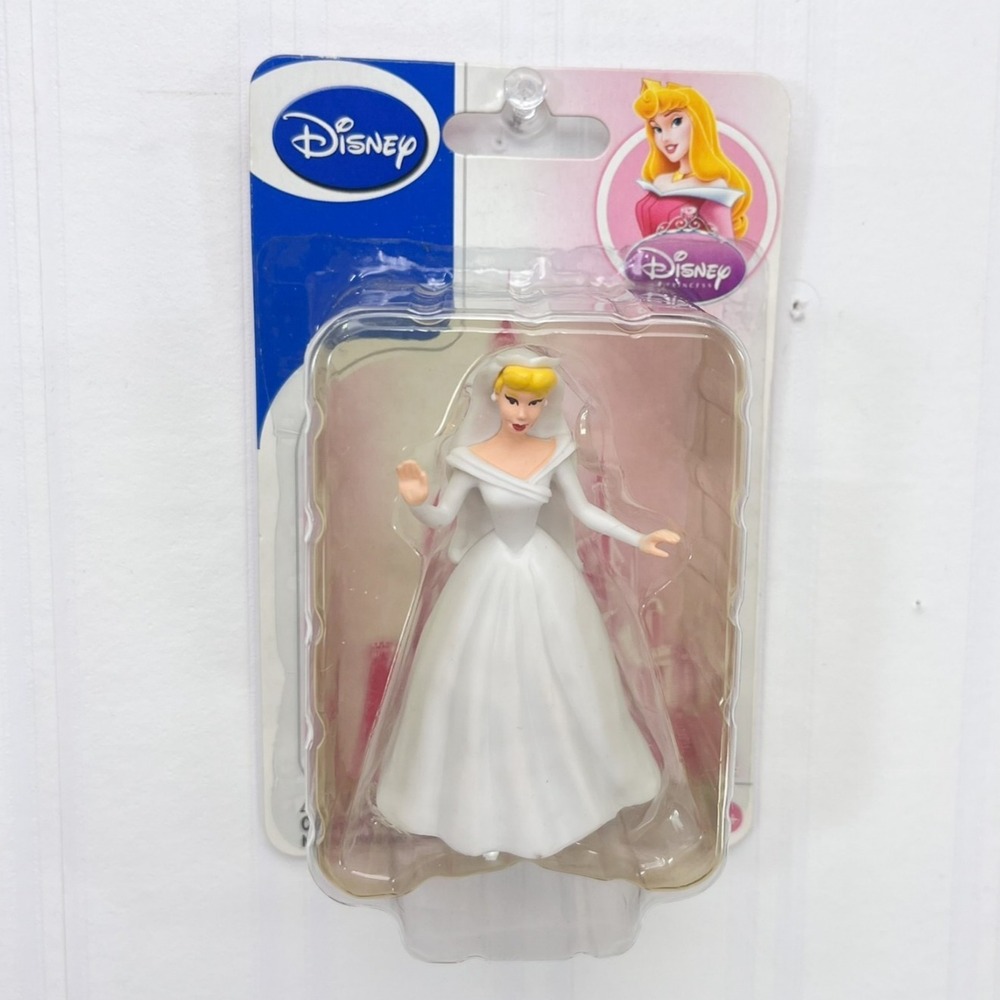 Disney Princesses - Cinderella Figurine - Sealed New - Bride Cinderella Cake Top